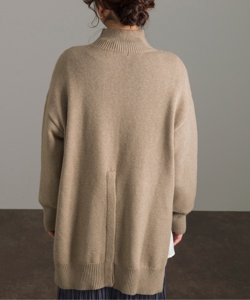 Ambre Neige(アンブルネージュ)の「バックデザインスリットニット/【WEB/EC限定商品】(ニット/セーター・レディース・ベージュ/カーキ・FREE)」の5枚目の写真