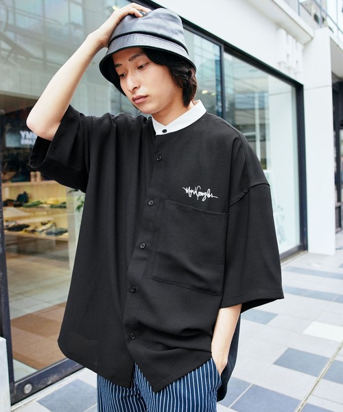 Mark Gonzales（マーク・ゴンザレス）の「Mark Gonzales/マークゴンザレス MONO-MART別注 ブライトポプリン オーバーサイズ クレリック 1/2 sleeve バンドカラーシャツ（シャツ/ブラウス・メンズ・ライトグレー/ブラック/ブラック系その他/グレー系その他/ベージュ系その他/ライラック/グレイッシュベージュ/グレイッシュブルー・M/L）」の3枚目の写真
