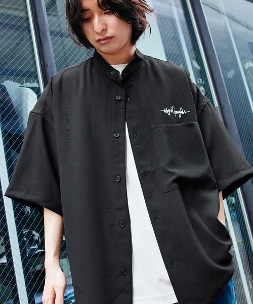 Mark Gonzales（マーク・ゴンザレス）の「Mark Gonzales/マークゴンザレス MONO-MART別注 ブライトポプリン オーバーサイズ クレリック 1/2 sleeve バンドカラーシャツ（シャツ/ブラウス・メンズ・ライトグレー/ブラック/ブラック系その他/グレー系その他/ベージュ系その他/ライラック/グレイッシュベージュ/グレイッシュブルー・M/L）」の2枚目の写真