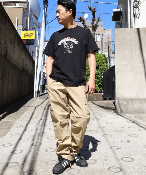 WILD THINGS（ワイルドシングス）の「WILDTHINGS/ワイルドシングス CITY HIKE ロゴプリント 半袖/Tシャツ（Tシャツ/カットソー・メンズ・ホワイト/ブラック/ネイビー/サンドベージュ・M/L/XL）」の7枚目の写真