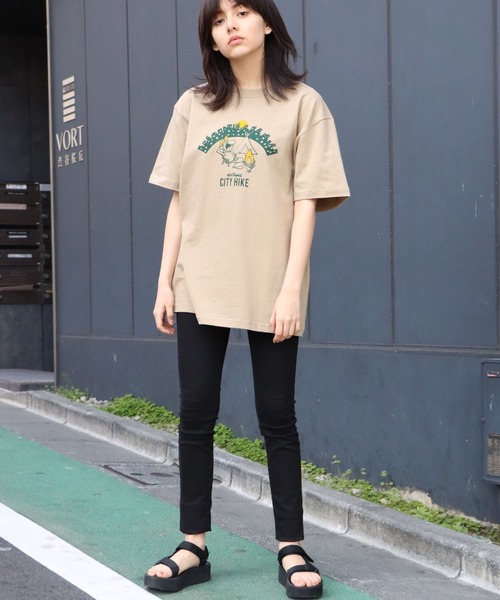 WILD THINGS（ワイルドシングス）の「WILDTHINGS/ワイルドシングス CITY HIKE ロゴプリント 半袖/Tシャツ（Tシャツ/カットソー・メンズ・ホワイト/ブラック/ネイビー/サンドベージュ・M/L/XL）」の8枚目の写真