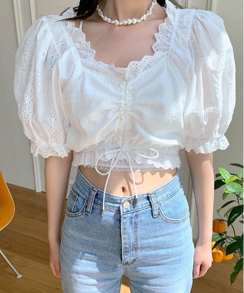 chuu(チュー)の「CHUU シャーリングクロップ丈ブラウス(シャツ/ブラウス・レディース・ホワイト/スカイブルー・FREE)」の11枚目の写真