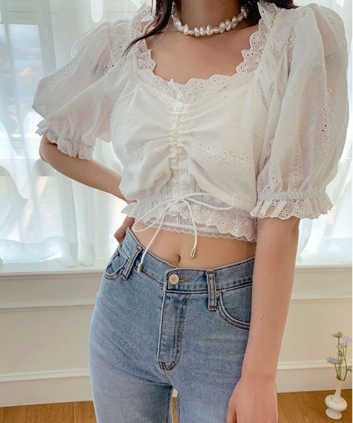 chuu(チュー)の「CHUU シャーリングクロップ丈ブラウス(シャツ/ブラウス・レディース・ホワイト/スカイブルー・FREE)」の7枚目の写真