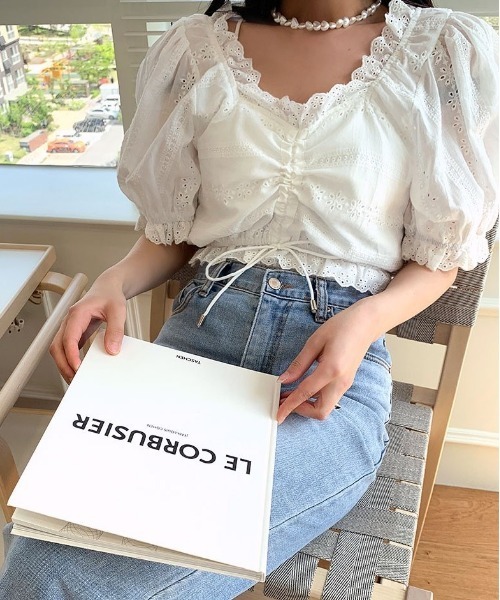 chuu(チュー)の「CHUU シャーリングクロップ丈ブラウス(シャツ/ブラウス・レディース・ホワイト/スカイブルー・FREE)」の16枚目の写真