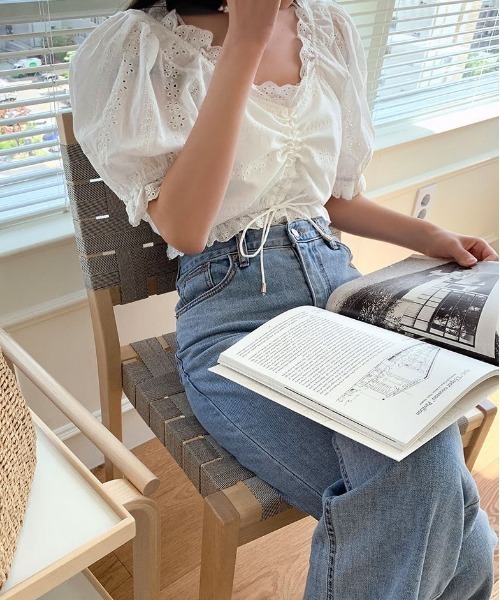 chuu(チュー)の「CHUU シャーリングクロップ丈ブラウス(シャツ/ブラウス・レディース・ホワイト/スカイブルー・FREE)」の5枚目の写真