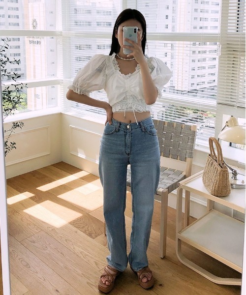 chuu(チュー)の「CHUU シャーリングクロップ丈ブラウス(シャツ/ブラウス・レディース・ホワイト/スカイブルー・FREE)」の13枚目の写真