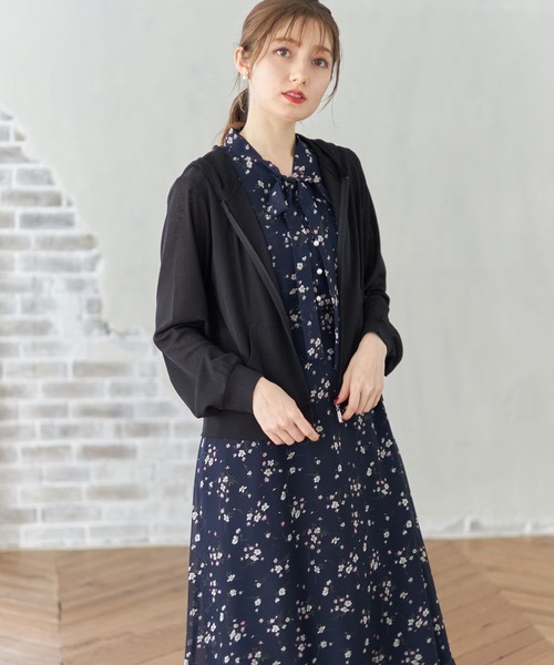 tocco closet(トッコ クローゼット)の「クリアビジューファスナー梨地UV加工バックフリルパーカー(パーカー・レディース・ブラック/オフホワイト/カーキ・M)」の19枚目の写真