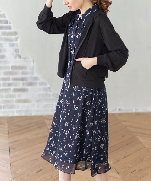 tocco closet(トッコ クローゼット)の「クリアビジューファスナー梨地UV加工バックフリルパーカー(パーカー・レディース・ブラック/オフホワイト/カーキ・M)」の22枚目の写真