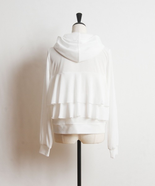 tocco closet(トッコ クローゼット)の「クリアビジューファスナー梨地UV加工バックフリルパーカー(パーカー・レディース・ブラック/オフホワイト/カーキ・M)」の6枚目の写真