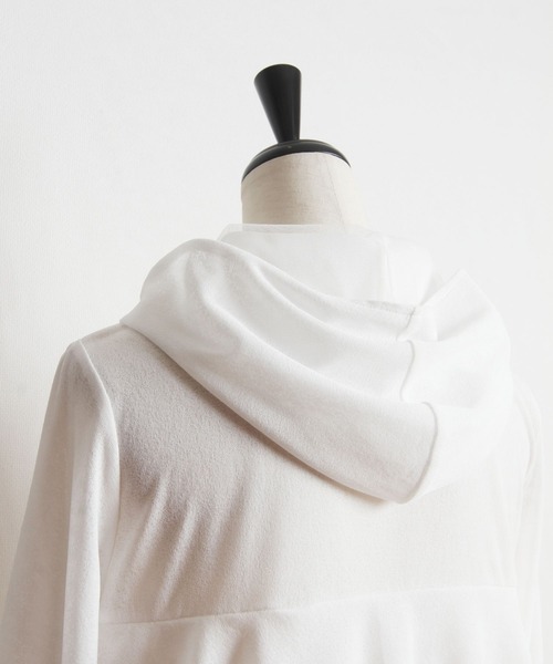 tocco closet(トッコ クローゼット)の「クリアビジューファスナー梨地UV加工バックフリルパーカー(パーカー・レディース・ブラック/オフホワイト/カーキ・M)」の18枚目の写真