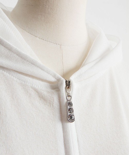 tocco closet(トッコ クローゼット)の「クリアビジューファスナー梨地UV加工バックフリルパーカー(パーカー・レディース・ブラック/オフホワイト/カーキ・M)」の15枚目の写真