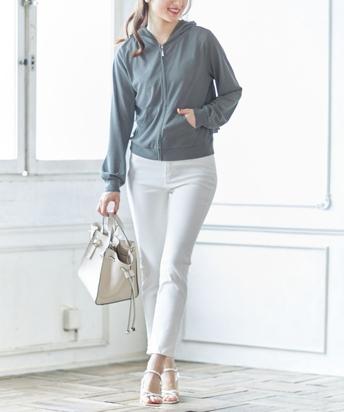tocco closet(トッコ クローゼット)の「クリアビジューファスナー梨地UV加工バックフリルパーカー(パーカー・レディース・ブラック/オフホワイト/カーキ・M)」の17枚目の写真