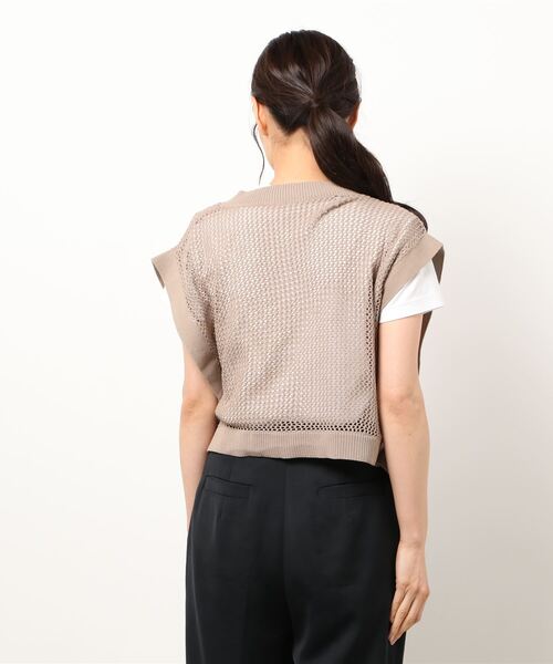 ottilie(オティーリエ)の「Vネックショート丈メュシュベスト(ニット/セーター・レディース・ブラック/モカ・FREE)」の4枚目の写真