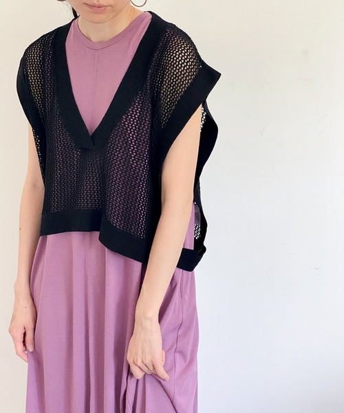 ottilie(オティーリエ)の「Vネックショート丈メュシュベスト(ニット/セーター・レディース・ブラック/モカ・FREE)」の6枚目の写真
