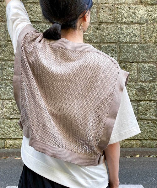 ottilie(オティーリエ)の「Vネックショート丈メュシュベスト(ニット/セーター・レディース・ブラック/モカ・FREE)」の12枚目の写真