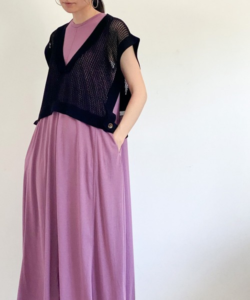 ottilie(オティーリエ)の「Vネックショート丈メュシュベスト(ニット/セーター・レディース・ブラック/モカ・FREE)」の19枚目の写真