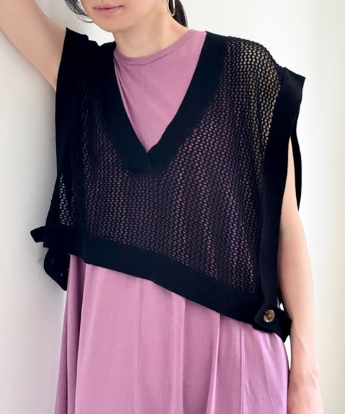 ottilie(オティーリエ)の「Vネックショート丈メュシュベスト(ニット/セーター・レディース・ブラック/モカ・FREE)」の5枚目の写真