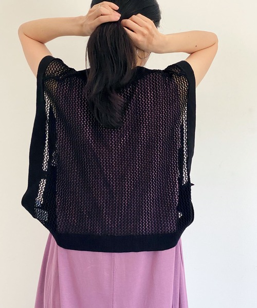 ottilie(オティーリエ)の「Vネックショート丈メュシュベスト(ニット/セーター・レディース・ブラック/モカ・FREE)」の9枚目の写真