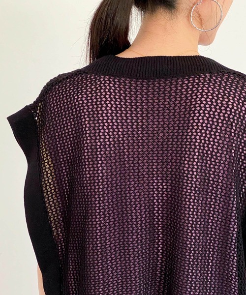 ottilie(オティーリエ)の「Vネックショート丈メュシュベスト(ニット/セーター・レディース・ブラック/モカ・FREE)」の14枚目の写真