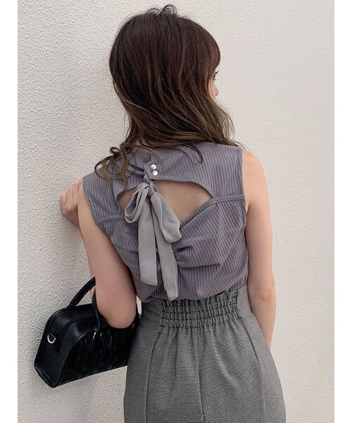 dazzlin（ダズリン）の「バックリボンノースリトップス（Tシャツ/カットソー・レディース・ブラック/グレー/オフホワイト/モカ・FREE）」の3枚目の写真