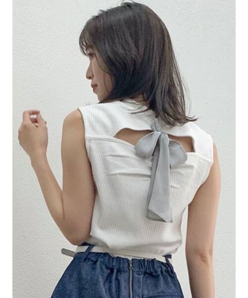 dazzlin（ダズリン）の「バックリボンノースリトップス（Tシャツ/カットソー・レディース・ブラック/グレー/オフホワイト/モカ・FREE）」の5枚目の写真