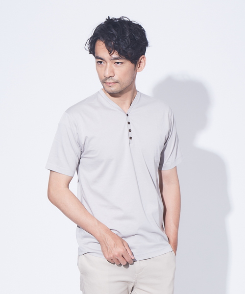 ABAHOUSE GRAY（アバハウスグレイ）の「【展開店舗限定】シルケット天竺 ヘンリーネック 半袖Tシャツ（Tシャツ/カットソー・メンズ・ホワイト/ブラック/ダークグリーン/ネイビー/ブラウン/グレイッシュベージュ・46/48/50）」の5枚目の写真