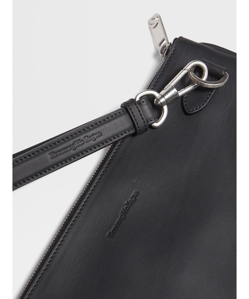 ZEGNA（ゼニア）の「ゼニア ビンテージロゴ フラットジップポーチ（クラッチバッグ・メンズ・ブラック/オフホワイト/ブルー・ONE SIZE）」の4枚目の写真