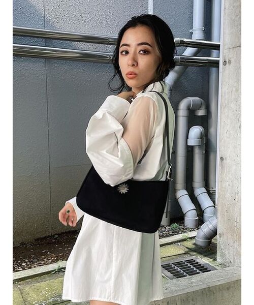 EVRIS(エヴリス)の「シアードッキングシャツ(シャツ/ブラウス・レディース・ホワイト/ブルー/ブラック・FREE)」の4枚目の写真