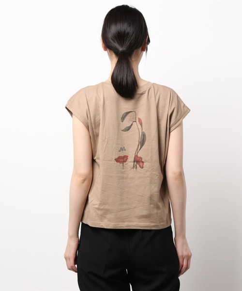DURAS(デュラス)の「バックプリントフラワーTシャツ(Tシャツ/カットソー・レディース・ベージュ/ブラック/ホワイト・FREE)」の1枚目の写真