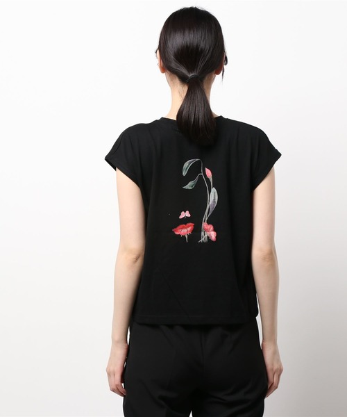 DURAS(デュラス)の「バックプリントフラワーTシャツ(Tシャツ/カットソー・レディース・ベージュ/ブラック/ホワイト・FREE)」の3枚目の写真