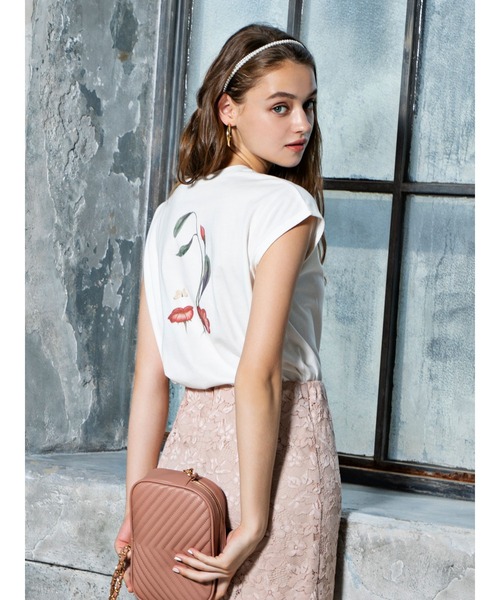 DURAS(デュラス)の「バックプリントフラワーTシャツ(Tシャツ/カットソー・レディース・ベージュ/ブラック/ホワイト・FREE)」の9枚目の写真