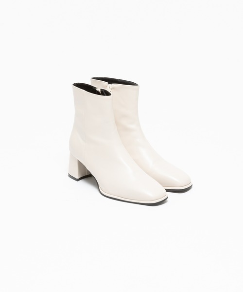 ZAKKA-BOX（ザッカボックス）の「スクエアトゥヒールショートブーツ（ブーツ・レディース・ブラック/ベージュ/ブラウン/アイボリー・23㎝/24㎝/25㎝/23.5㎝/24.5㎝）」の2枚目の写真