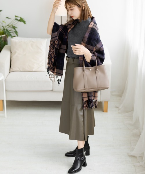 ZAKKA-BOX（ザッカボックス）の「スクエアトゥヒールショートブーツ（ブーツ・レディース・ブラック/ベージュ/ブラウン/アイボリー・23㎝/24㎝/25㎝/23.5㎝/24.5㎝）」の7枚目の写真