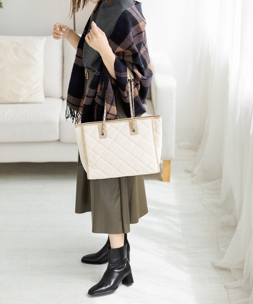 ZAKKA-BOX（ザッカボックス）の「スクエアトゥヒールショートブーツ（ブーツ・レディース・ブラック/ベージュ/ブラウン/アイボリー・23㎝/24㎝/25㎝/23.5㎝/24.5㎝）」の8枚目の写真