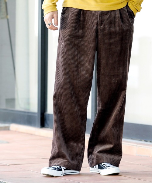 Beno（ビーノ）の「ワイドピッチ コットン コーデュロイ タックワイドパンツ（その他パンツ・メンズ・アイボリー/ブラック/ダークブラウン/ダークグリーン/ダークブルー・S/M/L）」の4枚目の写真