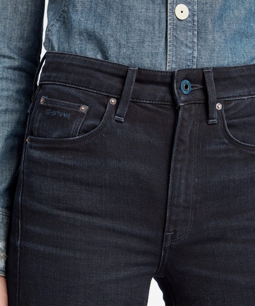 G-STAR(ジースター)の「3301 FLARE JEANS/フレア/スキニー(デニムパンツ・レディース・ダークインディゴブルー・25/30/25/28)」の2枚目の写真