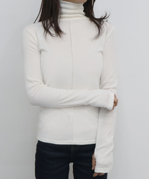 CEMONEMO（セモネモ）の「裏起毛 指穴 ピンタック タートルネック プルオーバー（Tシャツ/カットソー・レディース・アイボリー/ベージュ/ブラック/レンガ・FREE）」の2枚目の写真