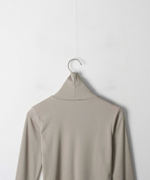 CEMONEMO（セモネモ）の「裏起毛 指穴 ピンタック タートルネック プルオーバー（Tシャツ/カットソー・レディース・アイボリー/ベージュ/ブラック/レンガ・FREE）」の5枚目の写真