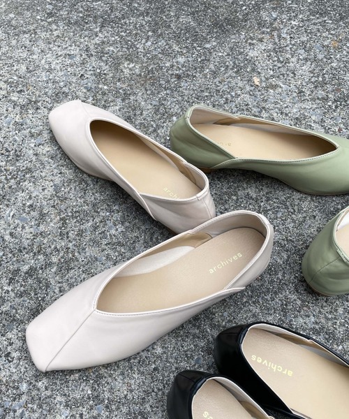 archives（アルシーヴ）の「アシメパンプス（パンプス・レディース・アイボリー/ブラック/ミント・MEDIUM/LARGE）」の2枚目の写真