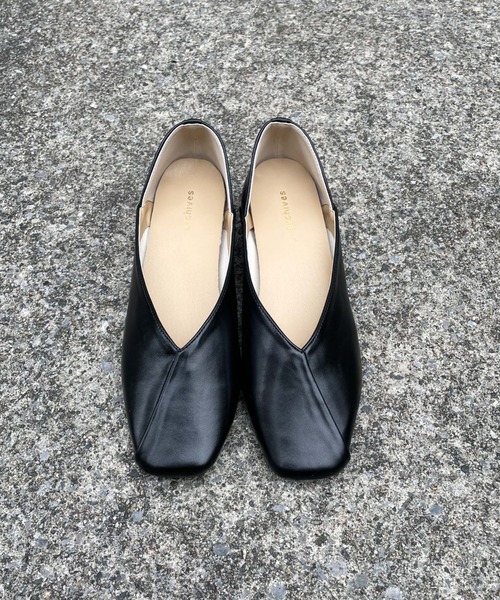 archives（アルシーヴ）の「アシメパンプス（パンプス・レディース・アイボリー/ブラック/ミント・MEDIUM/LARGE）」の3枚目の写真