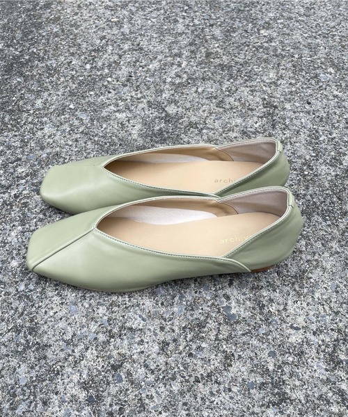 archives（アルシーヴ）の「アシメパンプス（パンプス・レディース・アイボリー/ブラック/ミント・MEDIUM/LARGE）」の17枚目の写真