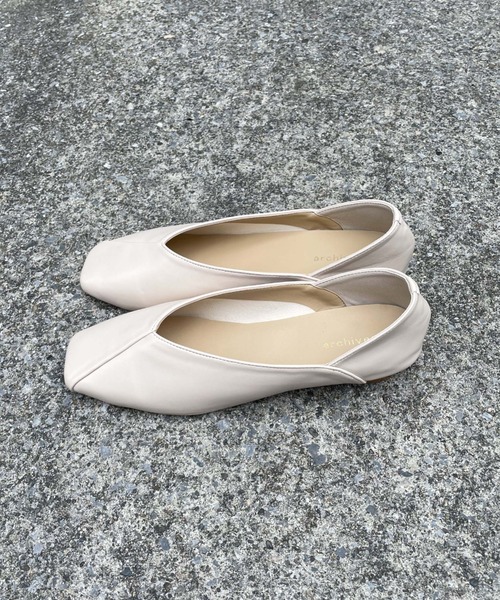 archives（アルシーヴ）の「アシメパンプス（パンプス・レディース・アイボリー/ブラック/ミント・MEDIUM/LARGE）」の7枚目の写真