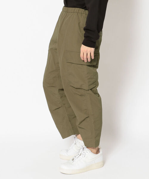 AVIREX(アヴィレックス)の「【直営店限定】バギーフィット イージー カーゴパンツ / BAGGY FIT EASY CARGO PANTS / アヴィレックス / AVIREX(その他パンツ・メンズ・オリーブ/タン・1/2/3)」の4枚目の写真