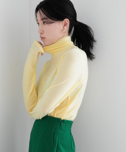 LOWRYS FARM(ローリーズファーム)の「シアーカラータートルLS 265260(Tシャツ/カットソー・レディース・オフホワイト/ブラック/ピンク/ブルー/イエロー・FREE)」の4枚目の写真