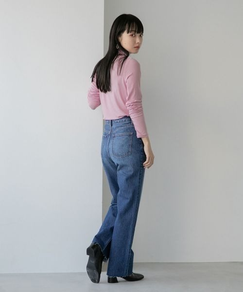 LOWRYS FARM(ローリーズファーム)の「シアーカラータートルLS 265260(Tシャツ/カットソー・レディース・オフホワイト/ブラック/ピンク/ブルー/イエロー・FREE)」の10枚目の写真