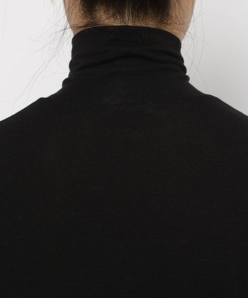 LOWRYS FARM(ローリーズファーム)の「シアーカラータートルLS 265260(Tシャツ/カットソー・レディース・オフホワイト/ブラック/ピンク/ブルー/イエロー・FREE)」の7枚目の写真