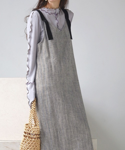 Bab（バブ）の「ヘリンボーンキャミソールワンピース（ワンピース・レディース・ブラック/ベージュ/ライトグレー・M）」の2枚目の写真