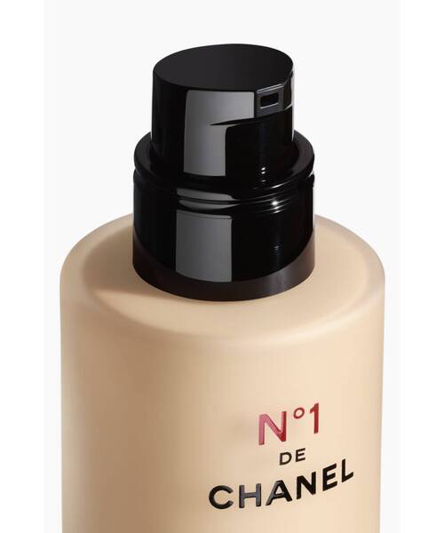 CHANEL(シャネル)の「フリュイド ファンデーション N°1 ドゥ シャネル リクィッド ファンデーション(素肌が呼吸するような薄膜感のある仕上がり)(ファンデーション・レディース・B10/BR12/B20/BD21/B30/BD01・FREE)」の11枚目の写真