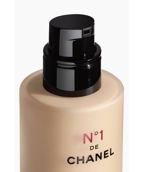 CHANEL(シャネル)の「フリュイド ファンデーション N°1 ドゥ シャネル リクィッド ファンデーション(素肌が呼吸するような薄膜感のある仕上がり)(ファンデーション・レディース・B10/BR12/B20/BD21/B30/BD01・FREE)」の14枚目の写真