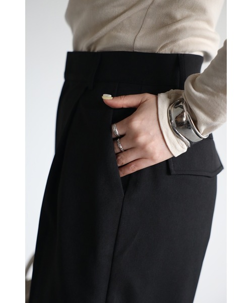 Bonjour Sagan(ボンジュールサガン)の「アンクルベルトスラックス(その他パンツ・レディース・ベージュ/ブラック・MEDIUM/LARGE)」の10枚目の写真